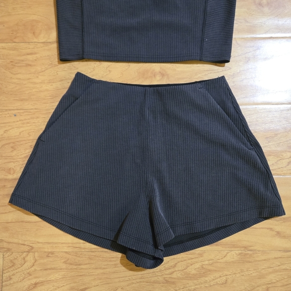 Lululemon Ribbed Softstreme Cropped Tank Top (6) and High-Rise Short 2" (4) Set - Picture 6 of 13